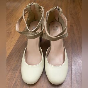 🔥2 for $5🔥TG Women’s Shoes Size: 6